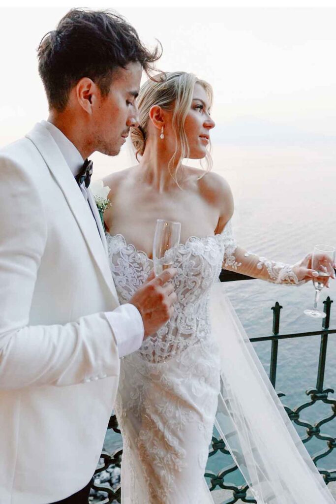 Coppia di un destination wedding di lusso catturata da un wedding content creator in Italia