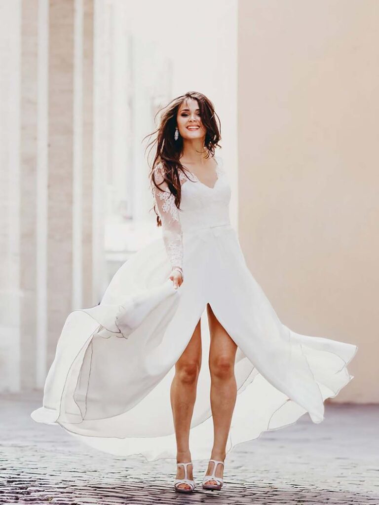 Coppia di un destination wedding editoriale catturata da un wedding content creator in Italia